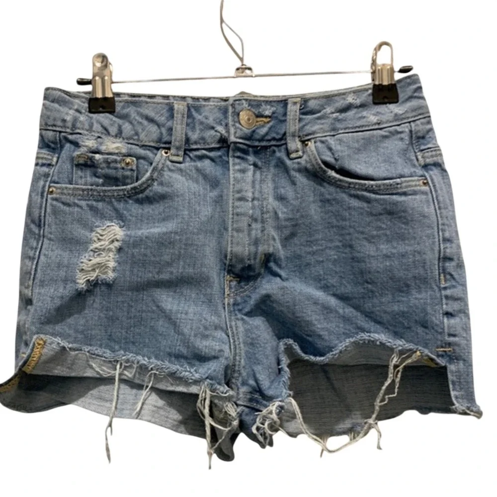 H&M Divided Womens Distressed Denim Shorts Light‎ Wash Blue High Rise Size 4 - Picture 2 of 6